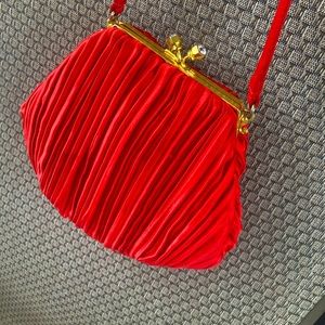 Cherry clutch
